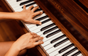 Aprende a tocar piano fácilmente