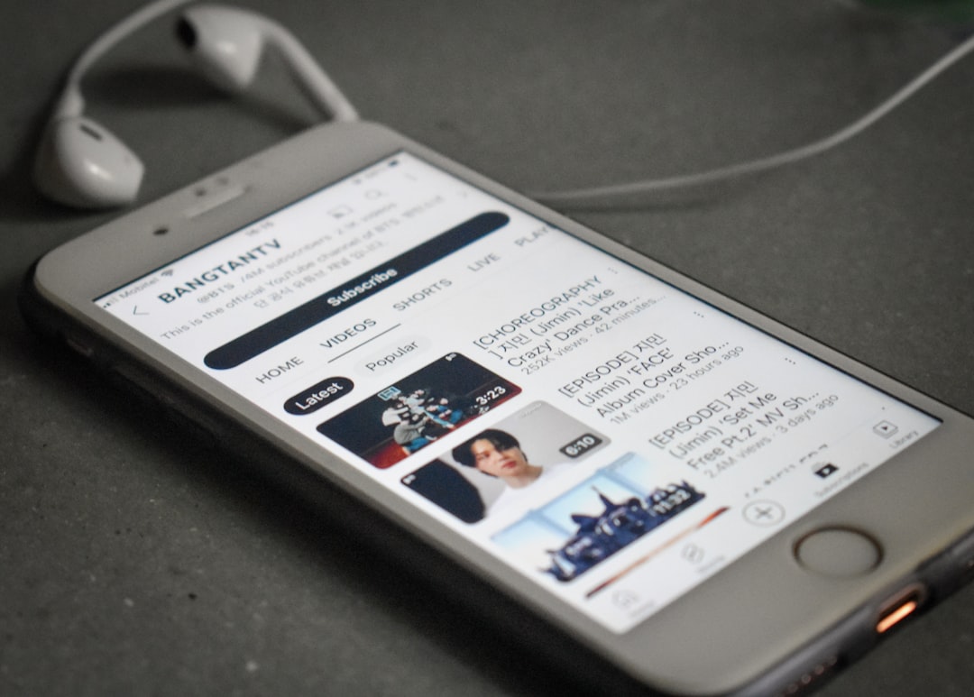 Aplicación móvil para escuchar radios FM locales y online